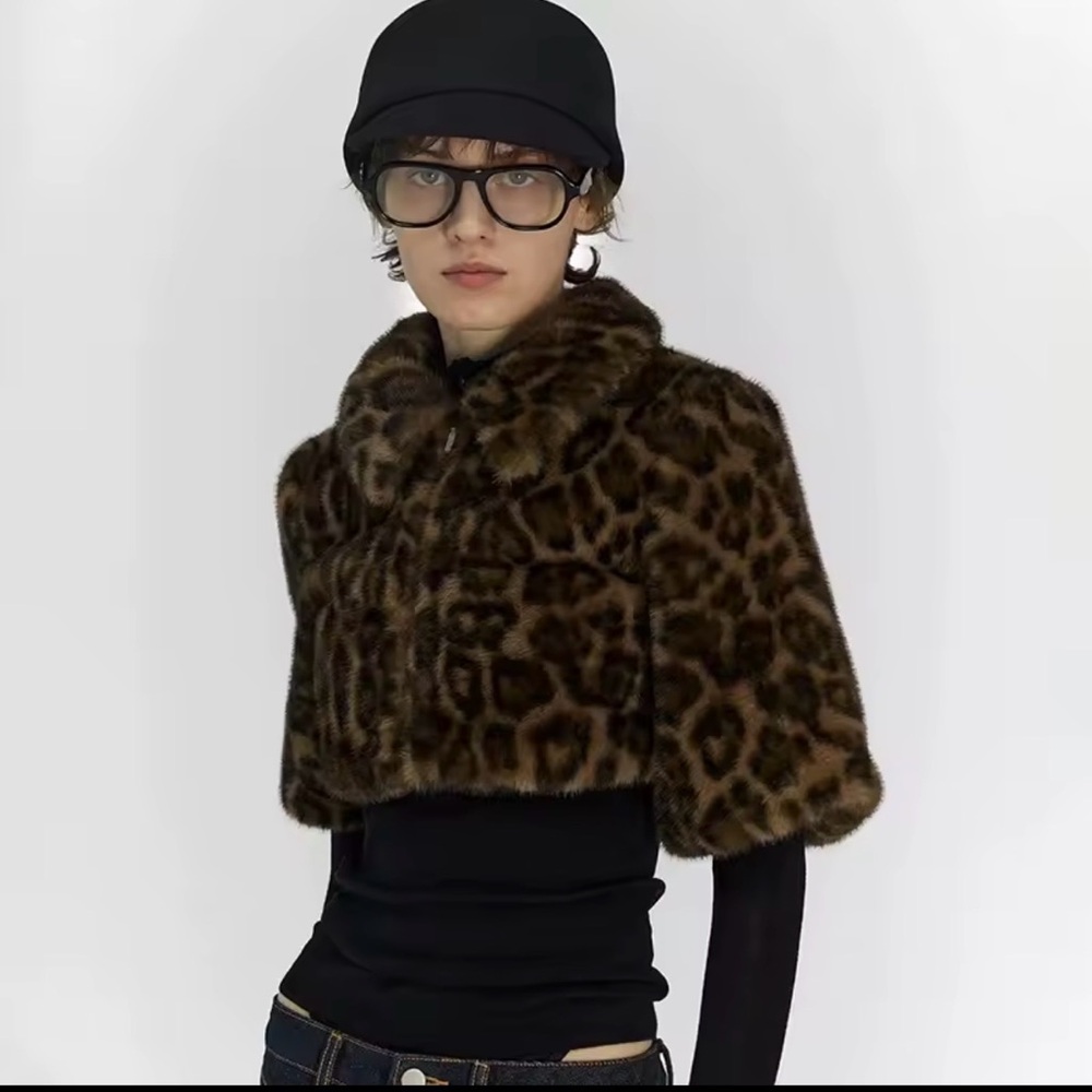 Leopard Faux Fur Cropped Capelet - Picture 5 of 9